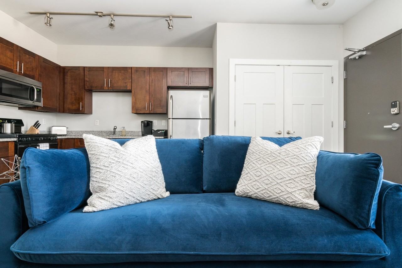 1016 18th Ave S #1014402P - Photo 3 of 27