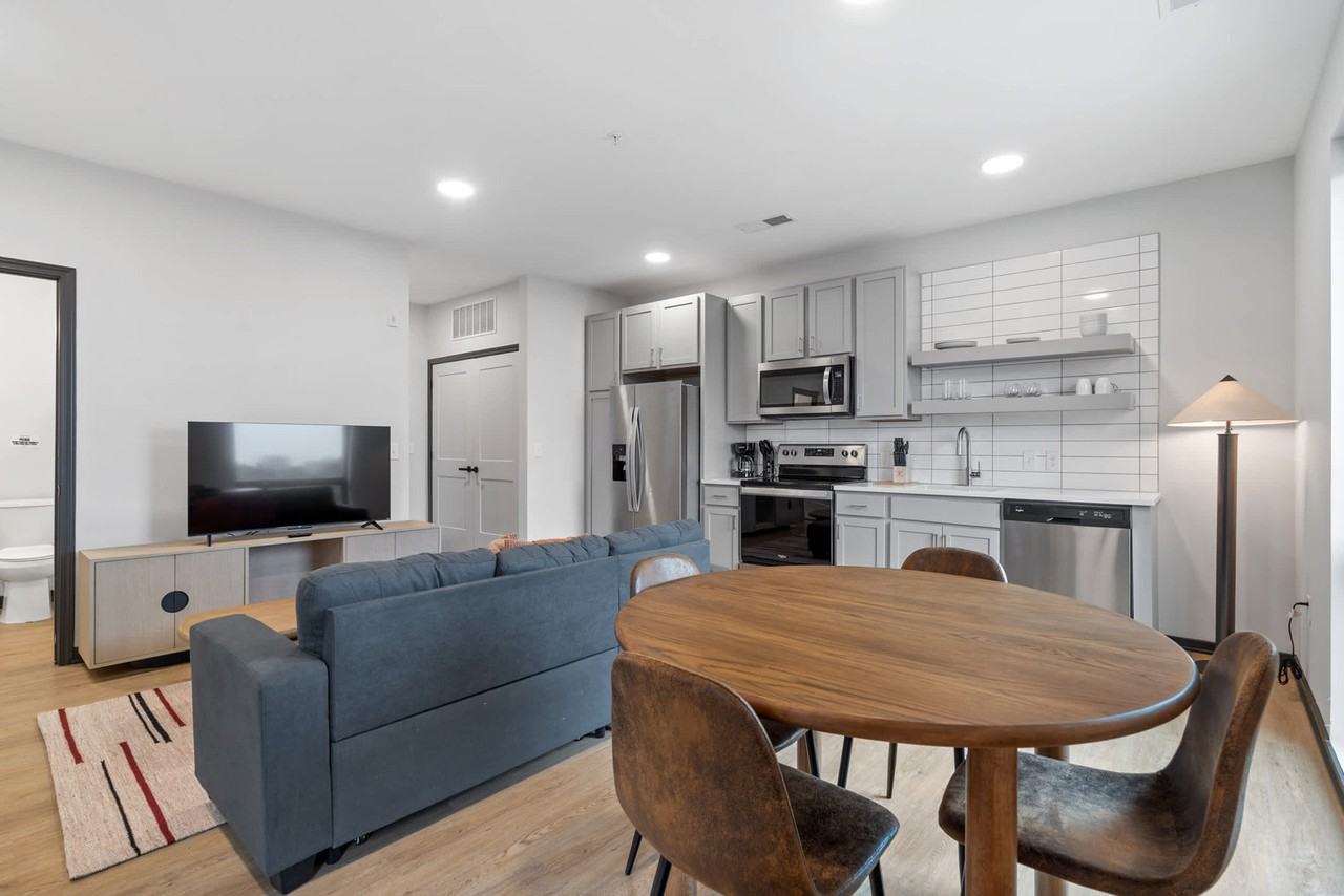 423 East Michigan Street - Photo 4 of 36
