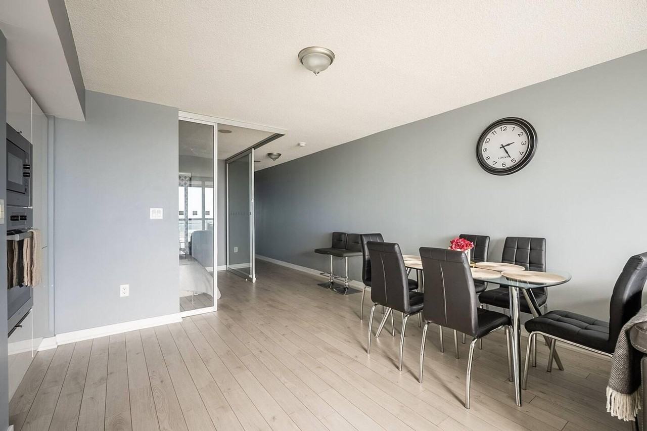 491 Front St W #1037048P - Photo 7 of 13