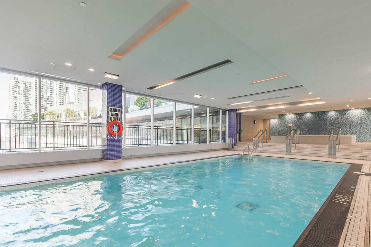 22 York St #1037098P - Photo 3 of 18