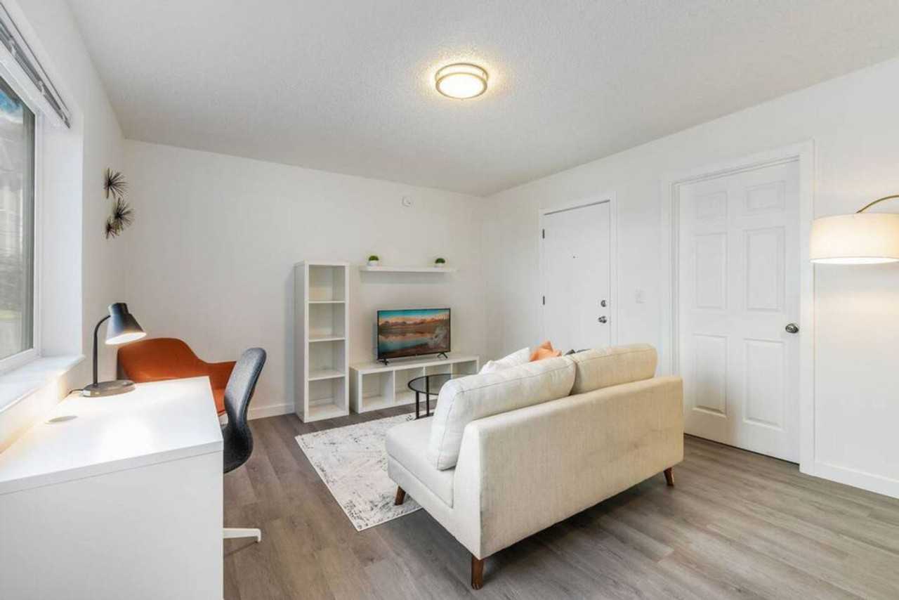 1801 Yakima Ave #1045865P - Photo 4 of 17