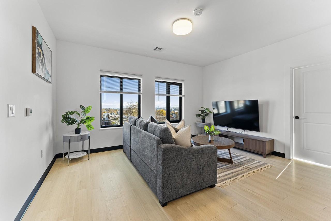 600 Broadway #1240310P - Photo 2 of 29