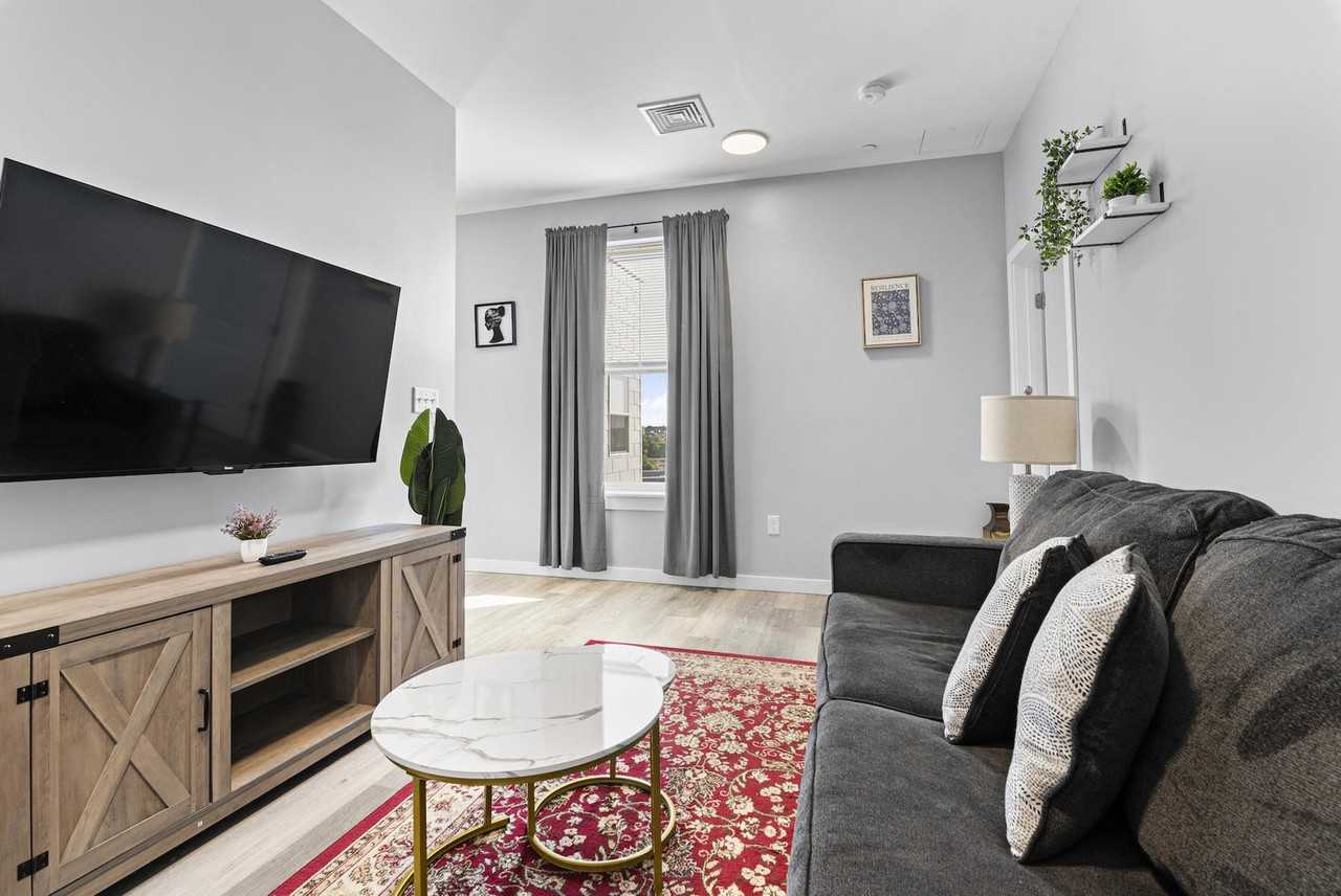 95 Broadway #1240367P - Photo 3 of 24