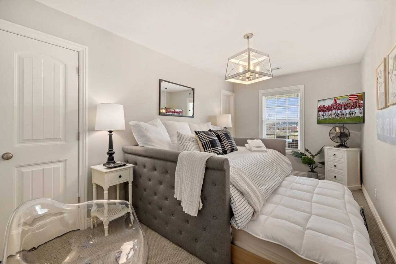 473 N Oliver Ave #1221818P - Photo 3 of 38