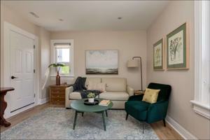 featured image of 1364 Queen Street East