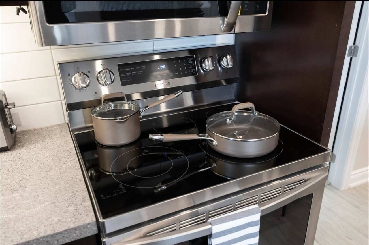 557 St Clair Ave W #1524852P - Photo 7 of 14