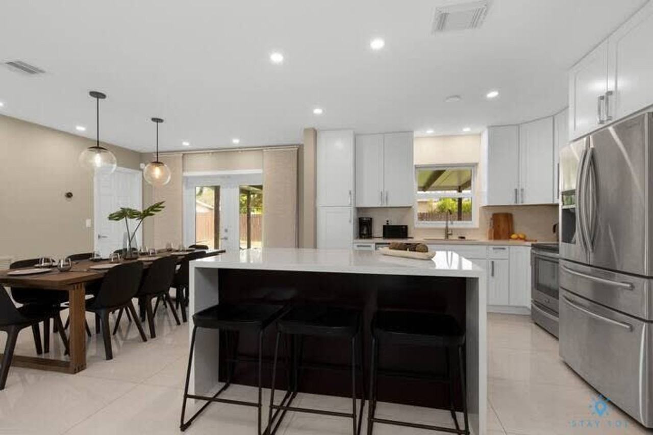 220 Ne 10th Ave #1227318P - Photo 5 of 27