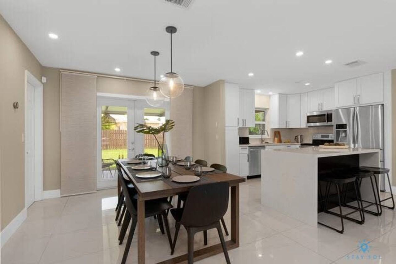 220 Ne 10th Ave #1227318P - Photo 7 of 27