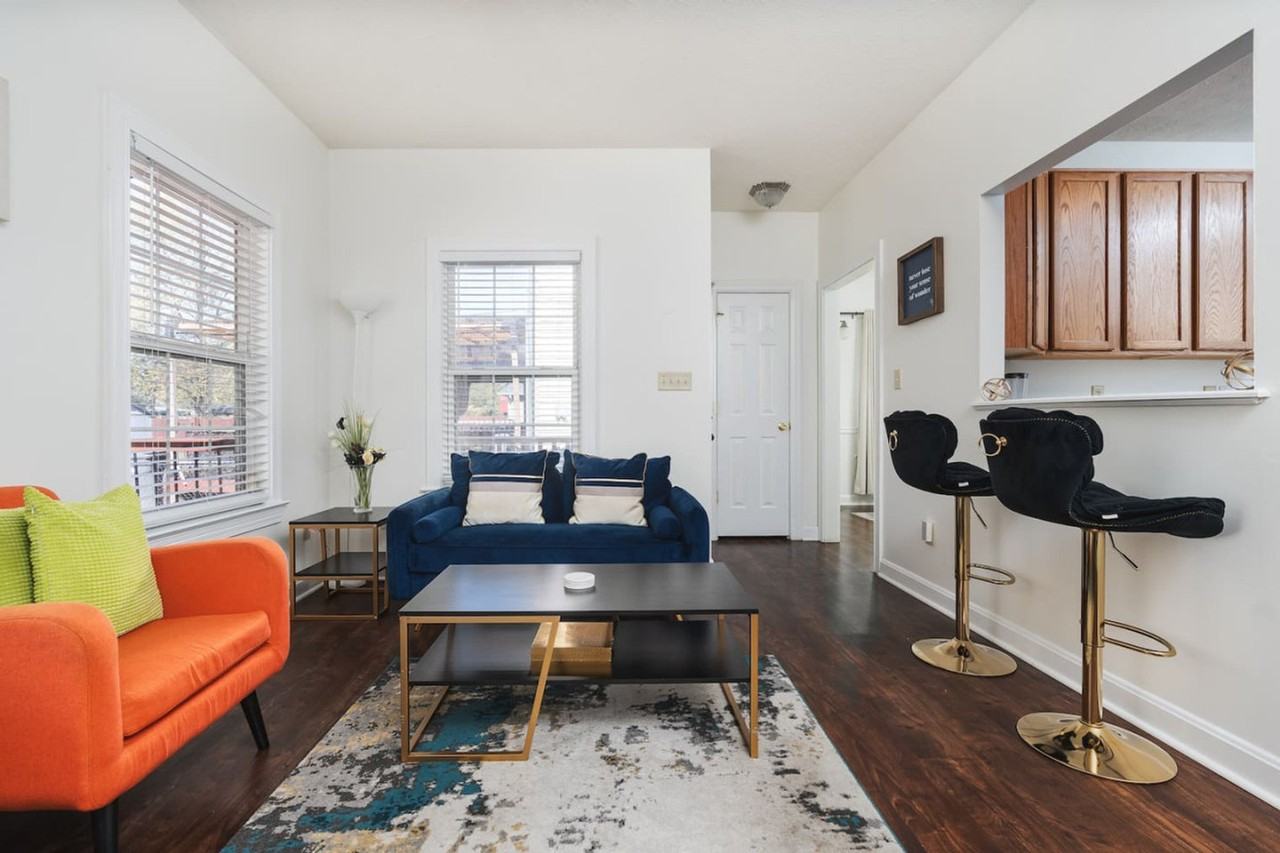 742 N Sheffield Ave #1228636P - Photo 2 of 48