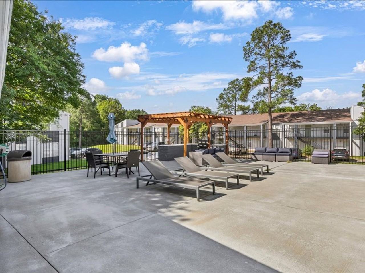 Whispering Pines Apartment Homes - Photo 5 of 22