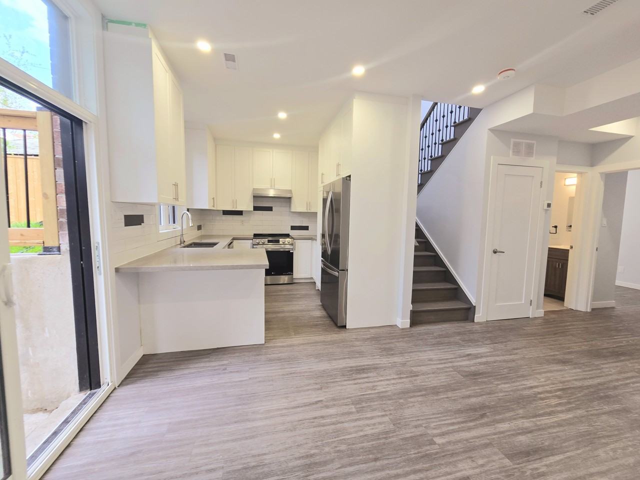 94 Barrington Avenue - Photo 7 of 32