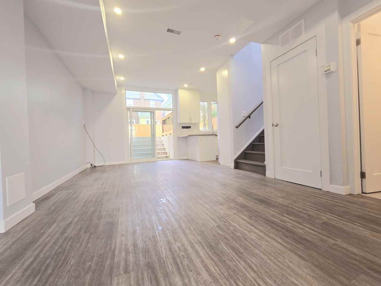 94 Barrington Avenue - Photo 3 of 32