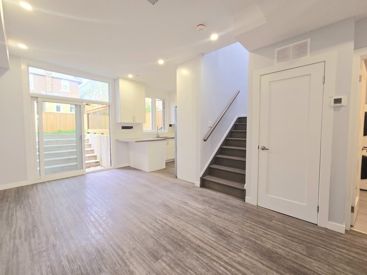 94 Barrington Avenue - Photo 6 of 32