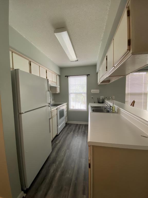 4980 Windsor Green Way - Photo 4 of 16