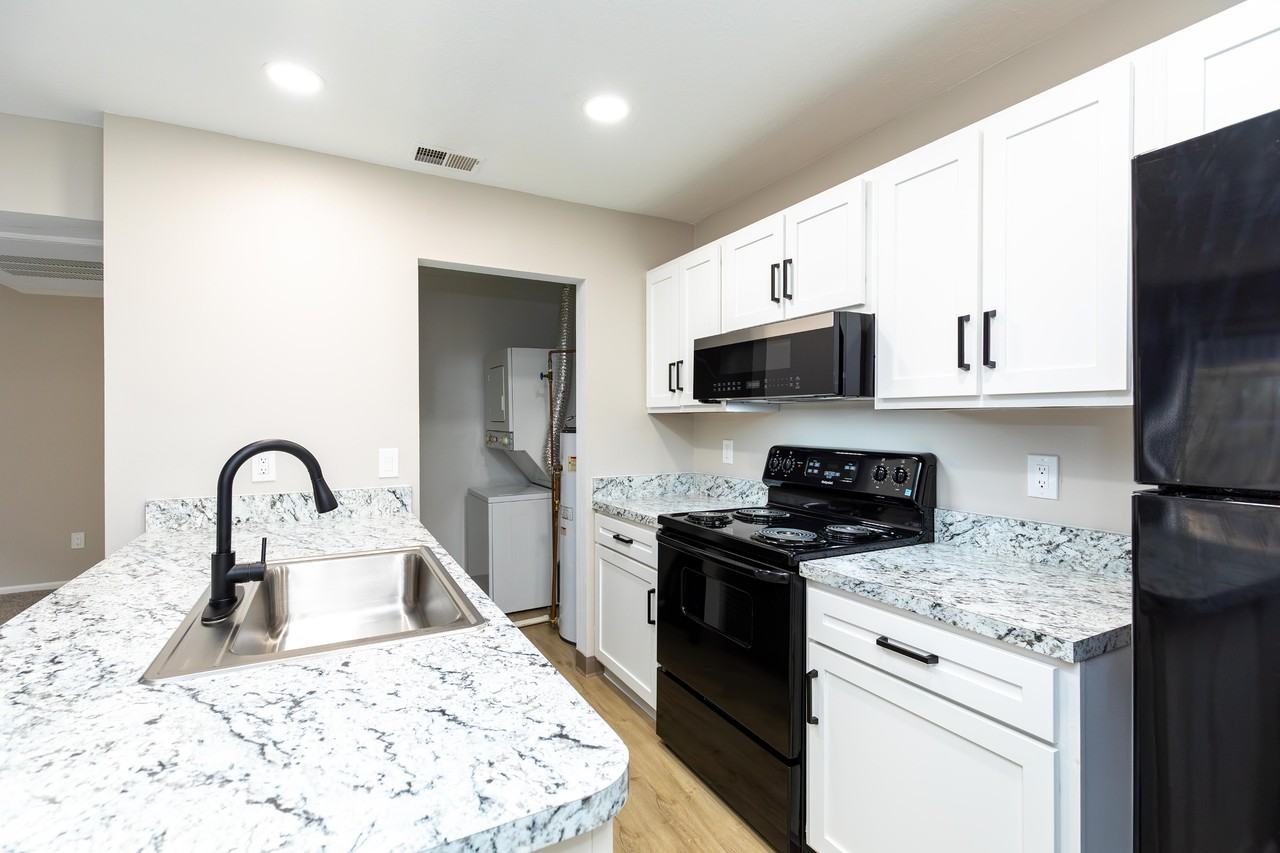 Market Mohawk Apartments - Photo 3 of 45