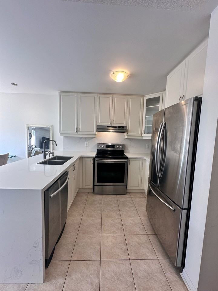 33 Donomore Dr - Photo 2 of 12
