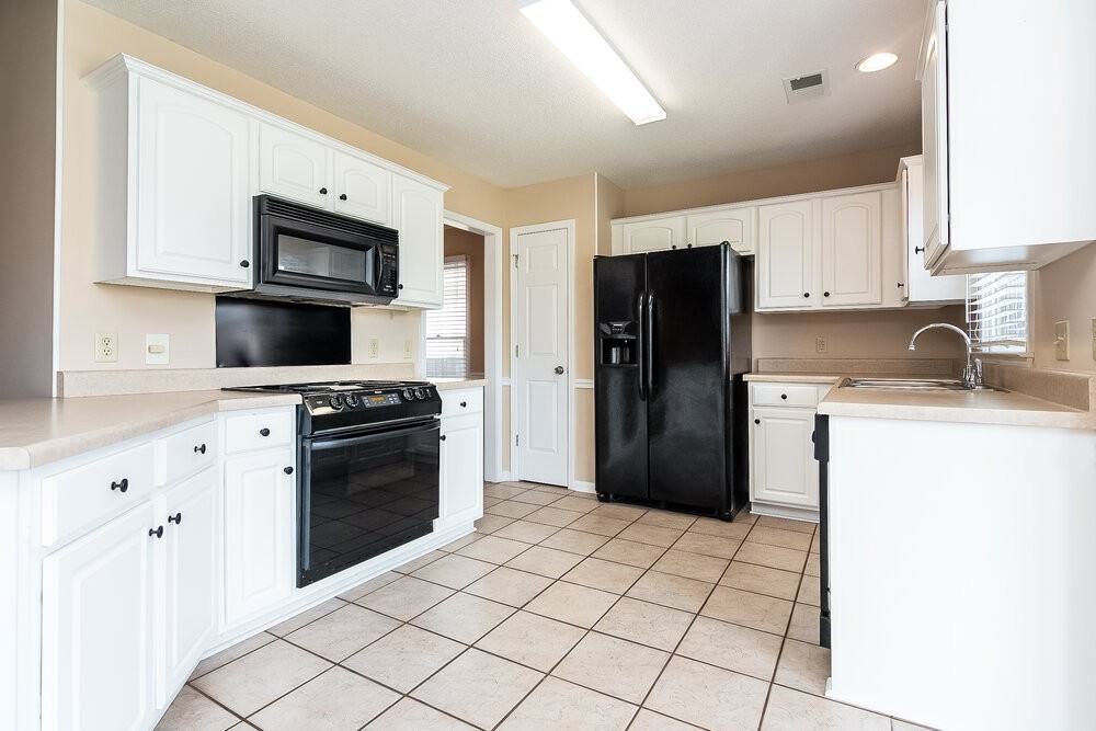 1870 Gilden St - Photo 6 of 15