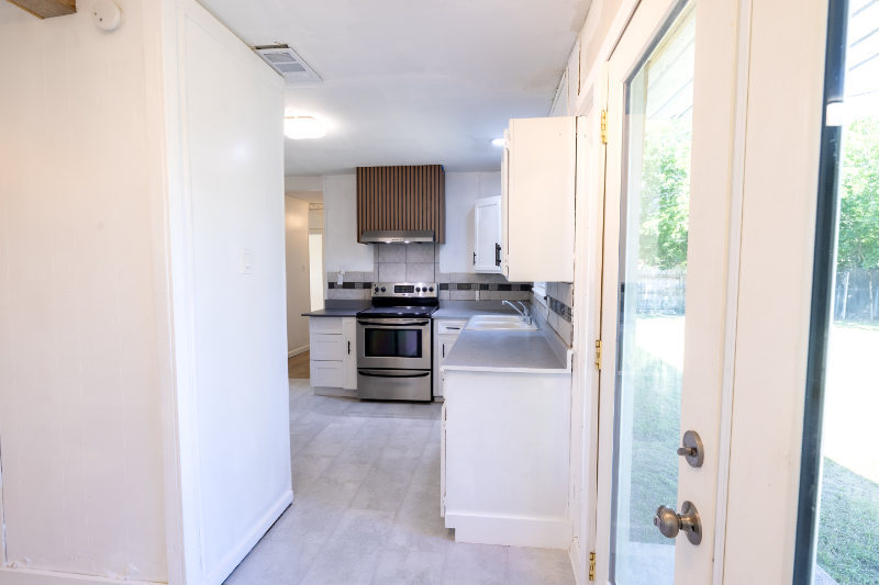 901 Conder St - Photo 6 of 19