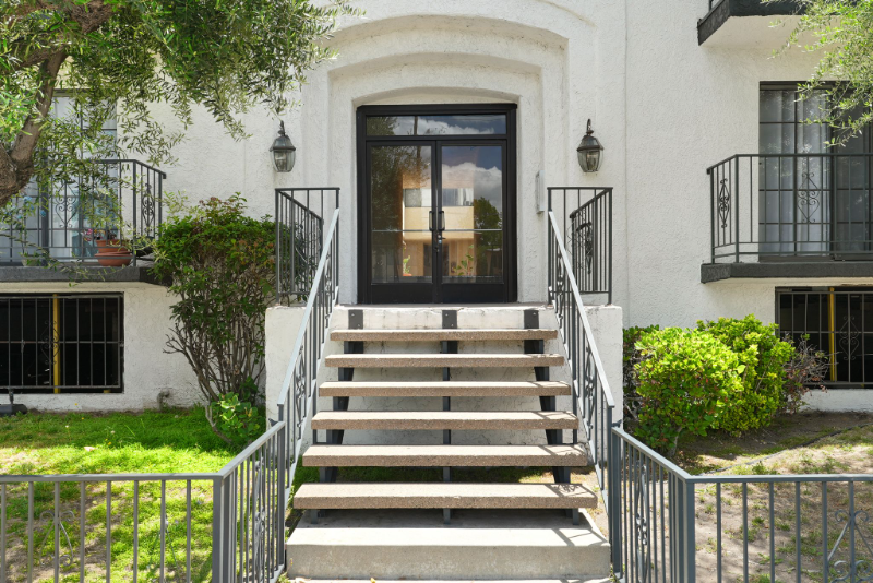 5240 Whitsett Avenue #5 - Photo 2 of 18