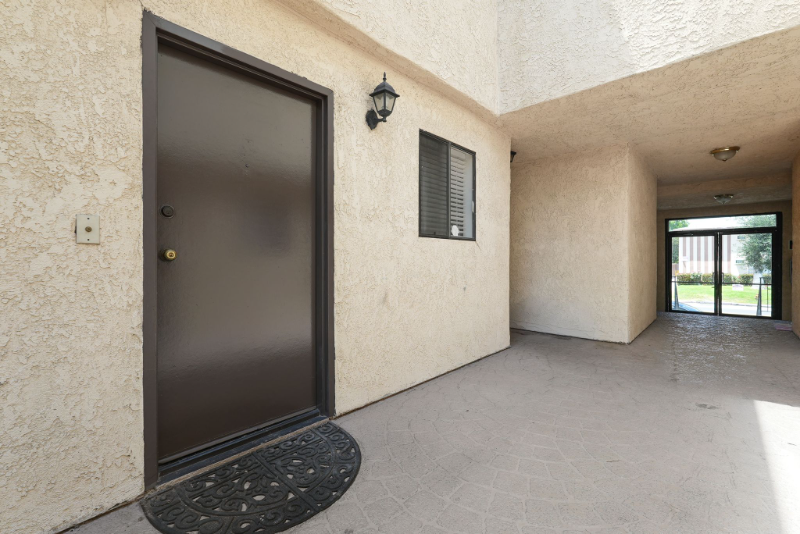 5240 Whitsett Avenue #5 - Photo 3 of 18