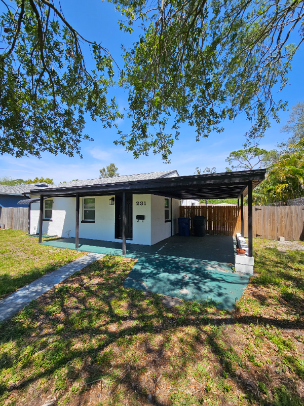 231 42nd Ave Ne - Photo 2 of 12