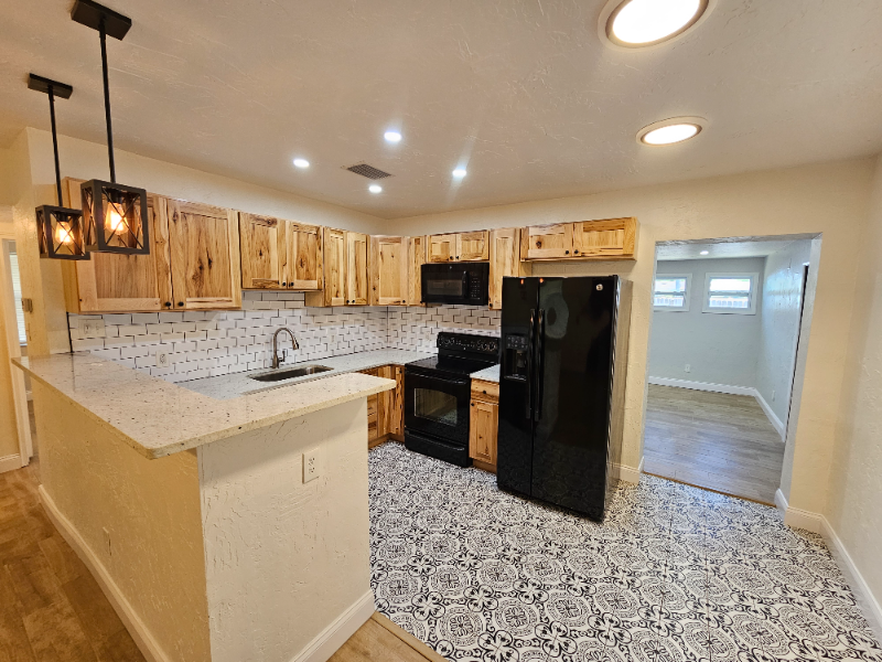 231 42nd Ave Ne - Photo 7 of 12