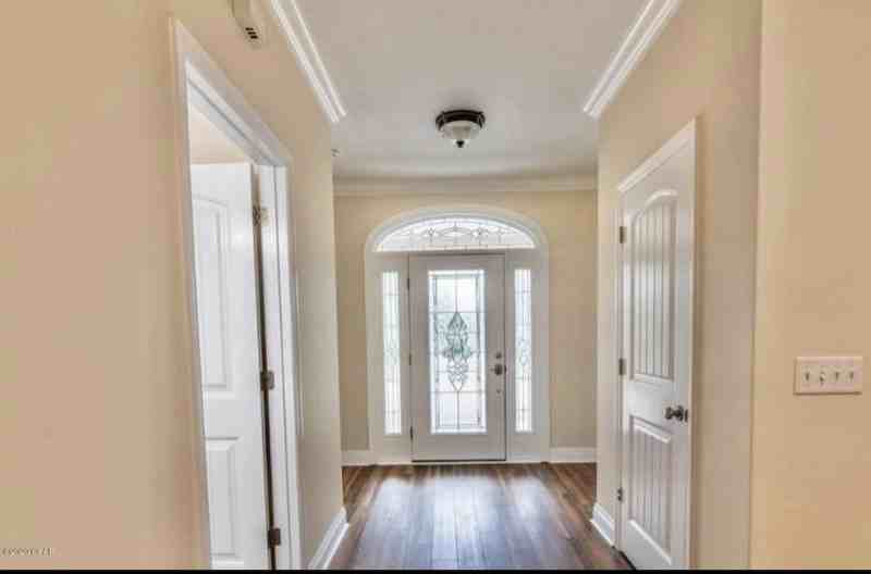 1015 W 11th St - Photo 3 of 20