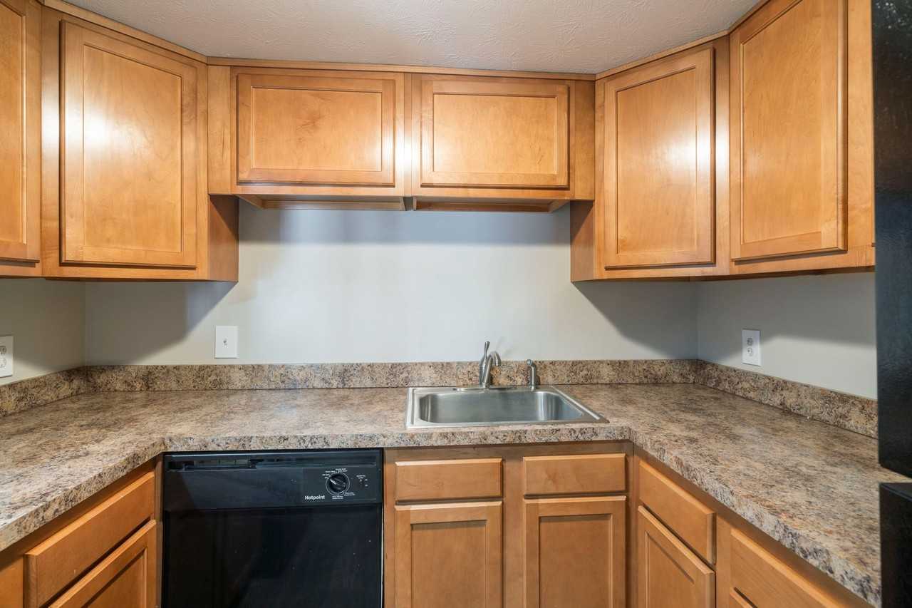 The Oaks at St. Andrews - Photo 7 of 27