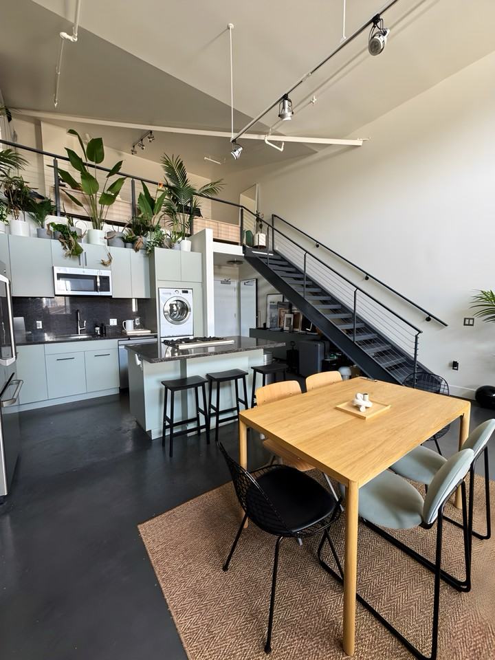 120 S Hewitt St - Photo 2 of 13