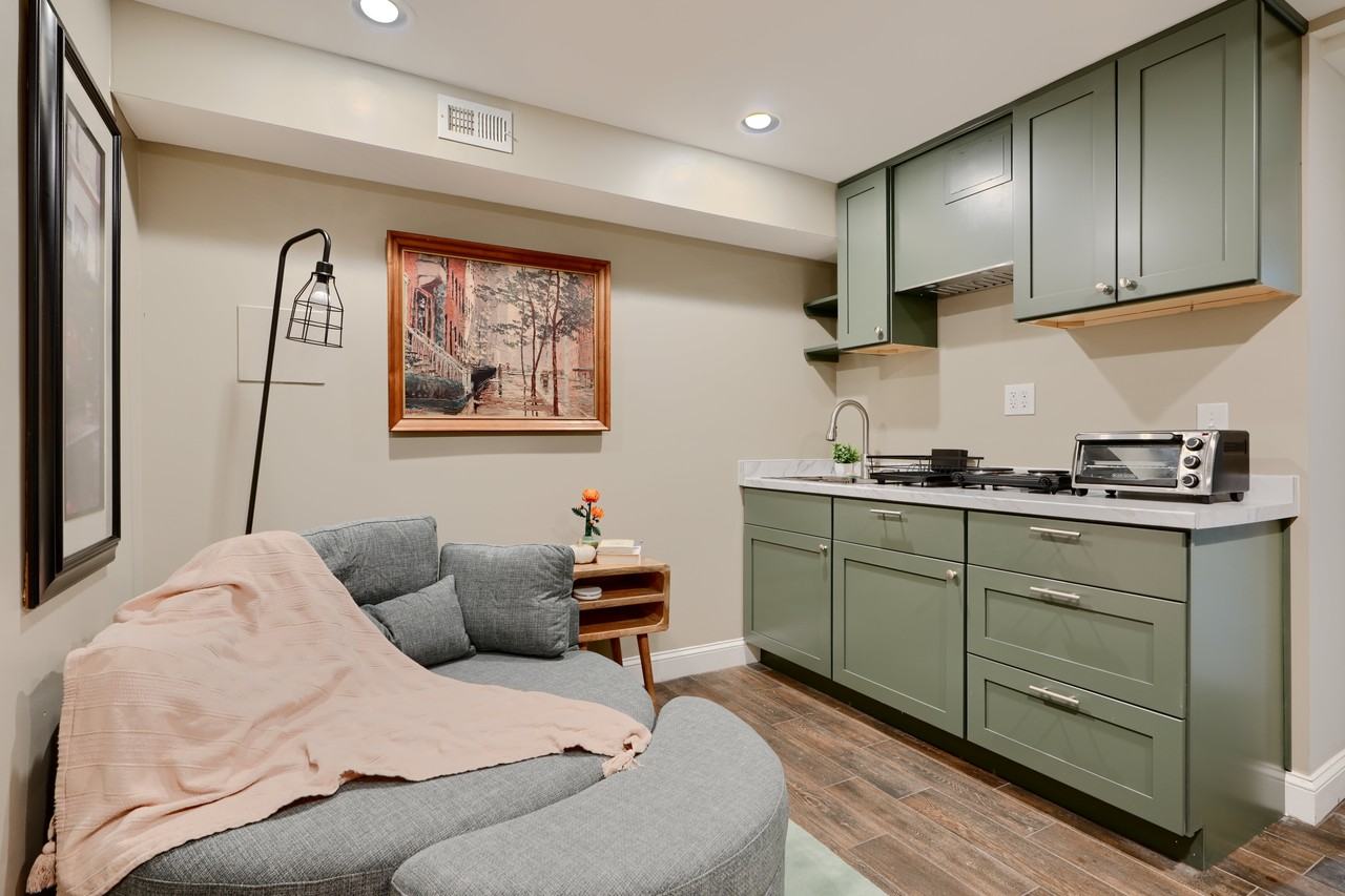 24 S Potomac St #NA - Photo 3 of 20