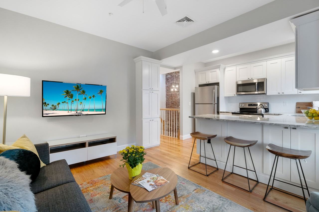 211 Princeton St #3 - Photo 4 of 19