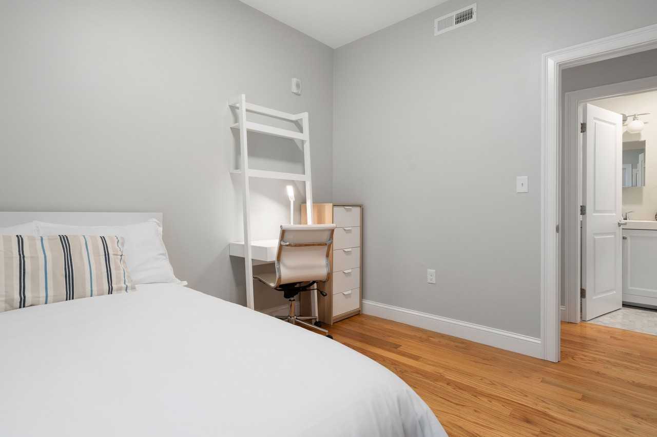 211 Princeton St #3 - Photo 7 of 19