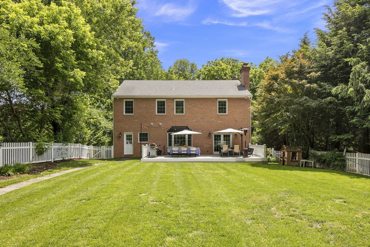 6916 Seven Locks Road - Photo 2 of 38