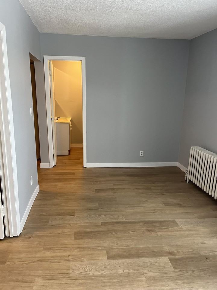 293 2b-293 Hazel Street #2B - Photo 3 of 9