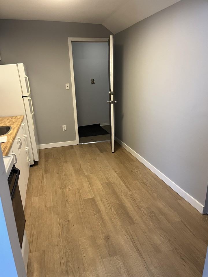 293 2b-293 Hazel Street #2B - Photo 4 of 9