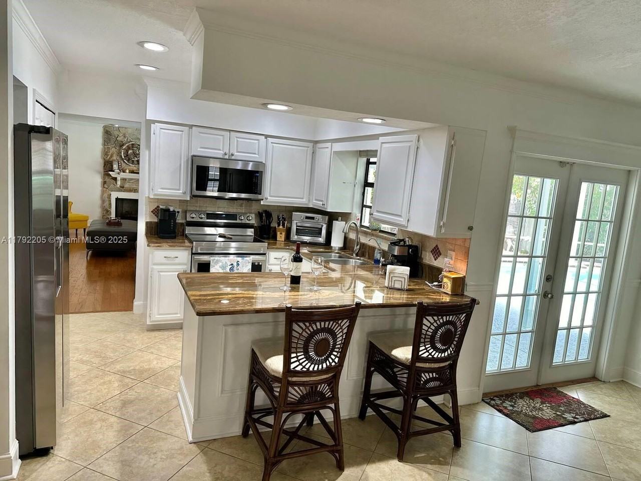 2515 Se Petit Ln - Photo 3 of 7