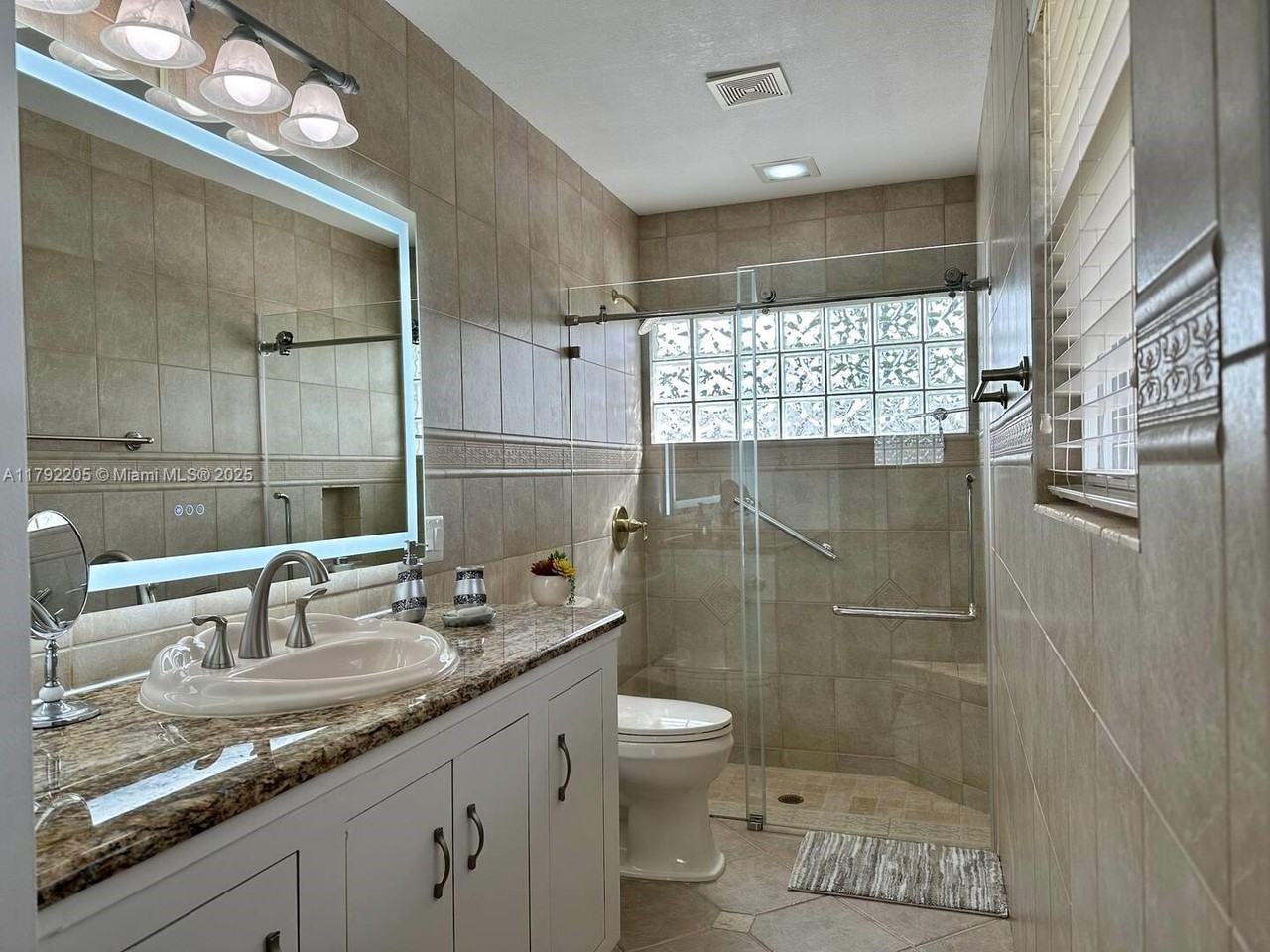 2515 Se Petit Ln - Photo 4 of 7