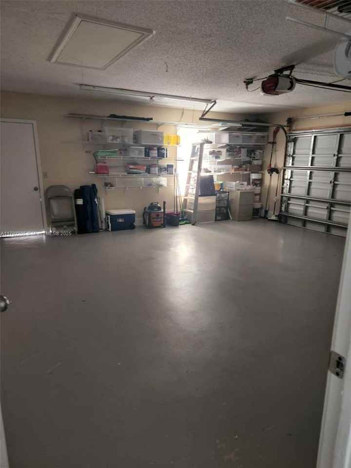 2515 Se Petit Ln - Photo 5 of 7