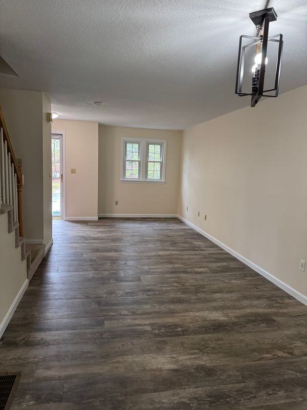 123 Fox Hollow Way - Photo 3 of 13