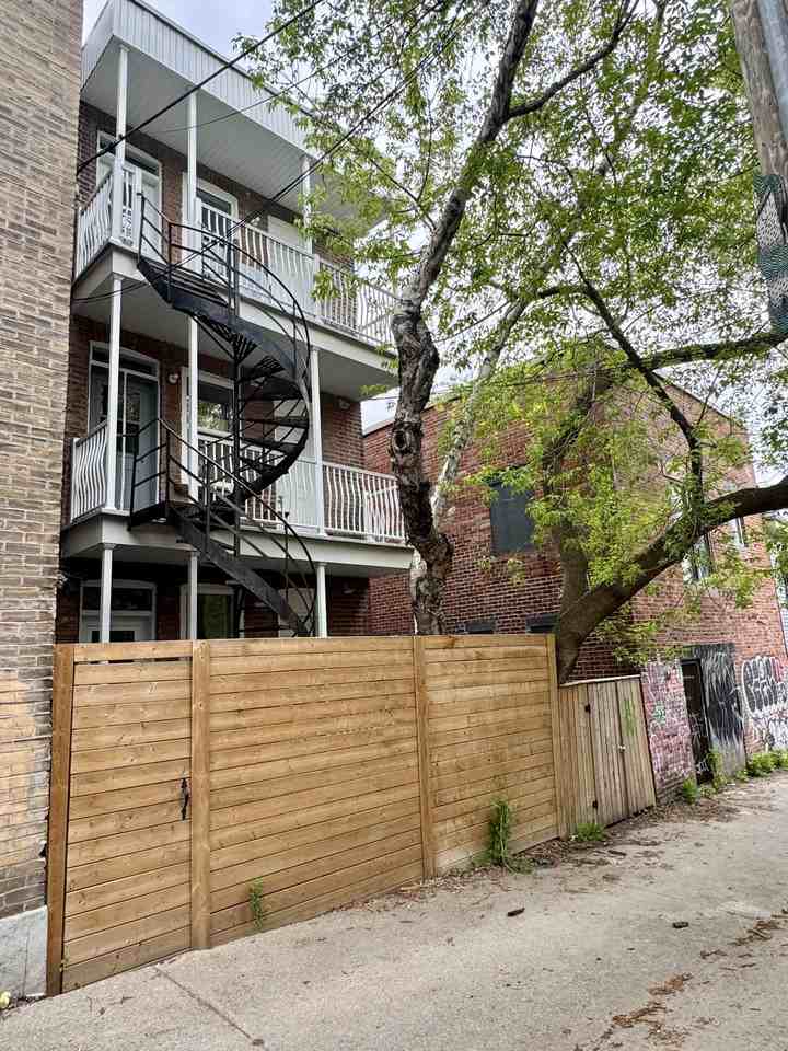 84 Rue Bagg - Photo 2 of 16