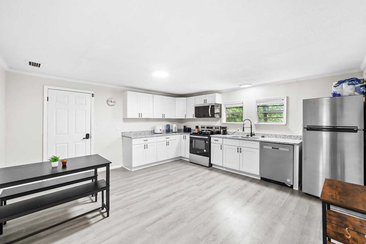 E 15th St - Photo 3 of 14