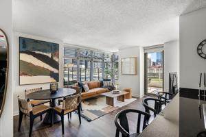 featured image of 555 West Kinzie Street