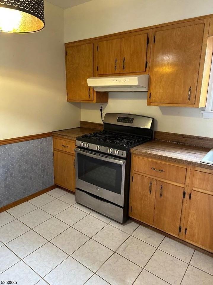 252 N 7th St - Photo 2 of 7