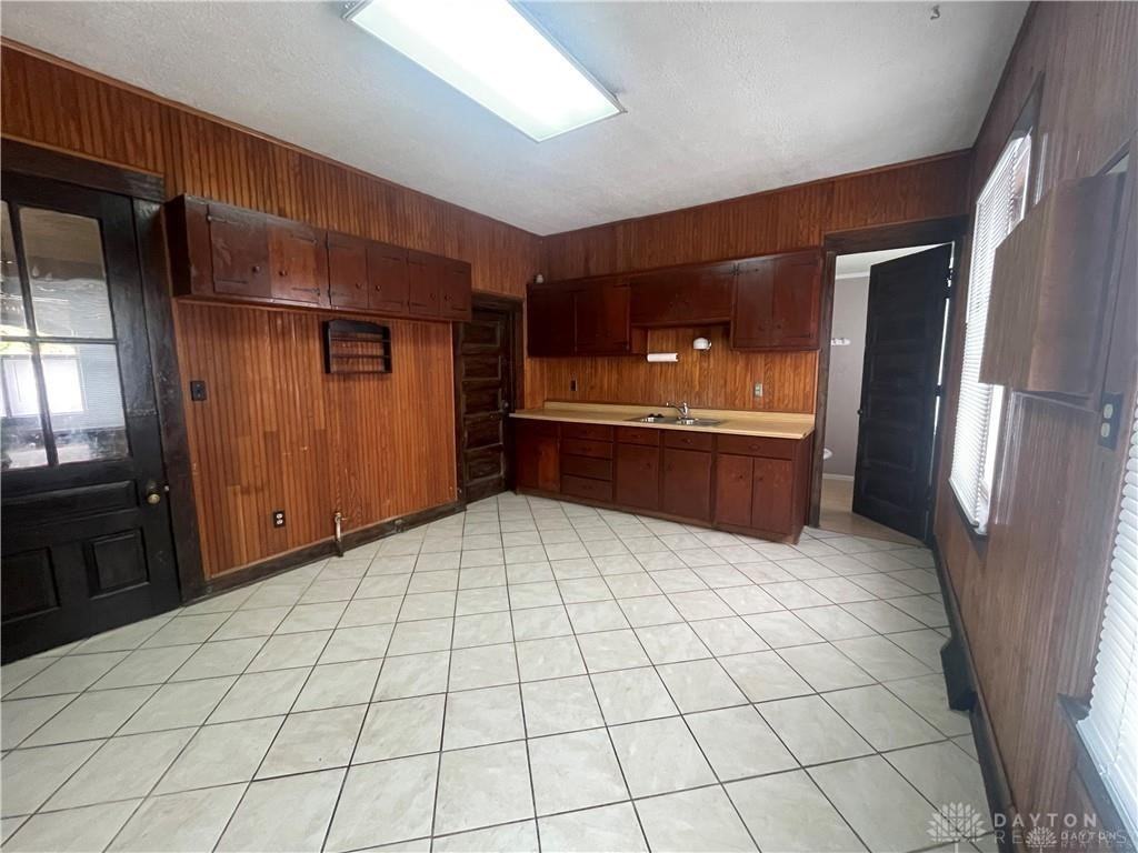 254 Linden Ave - Photo 2 of 10