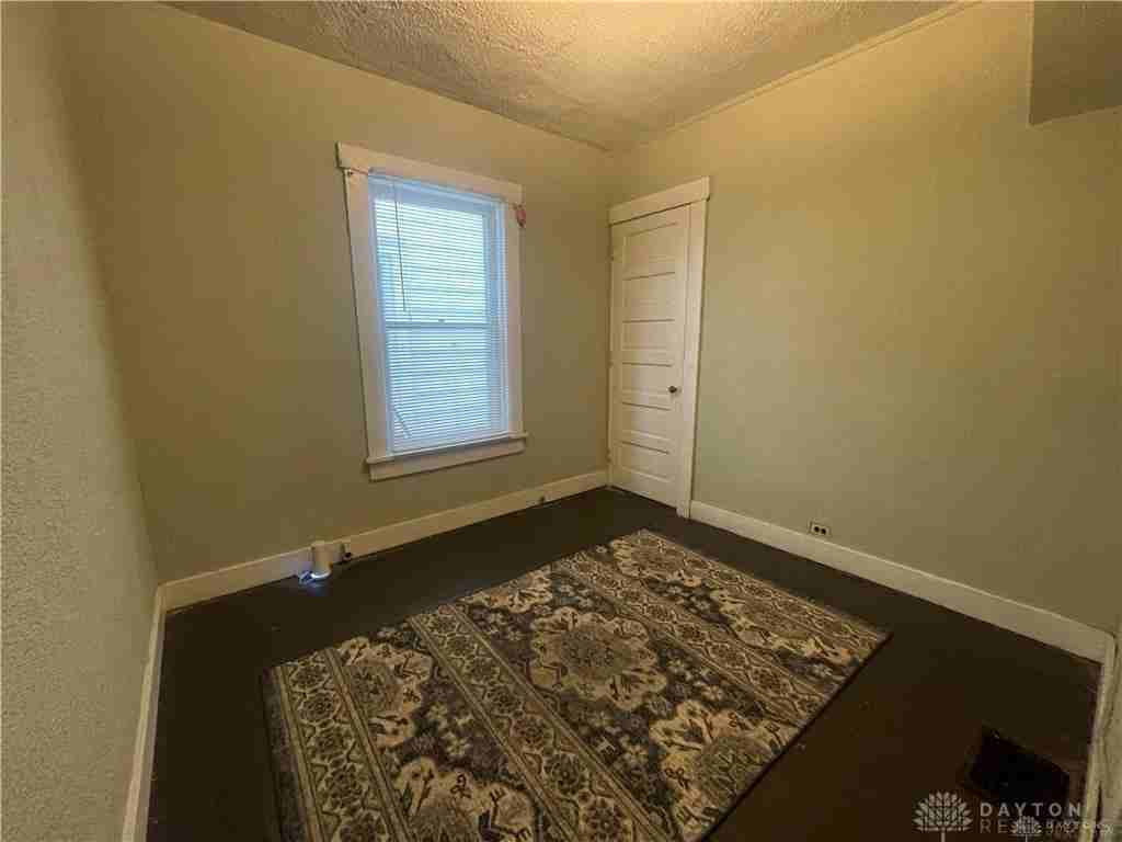 254 Linden Ave - Photo 6 of 10