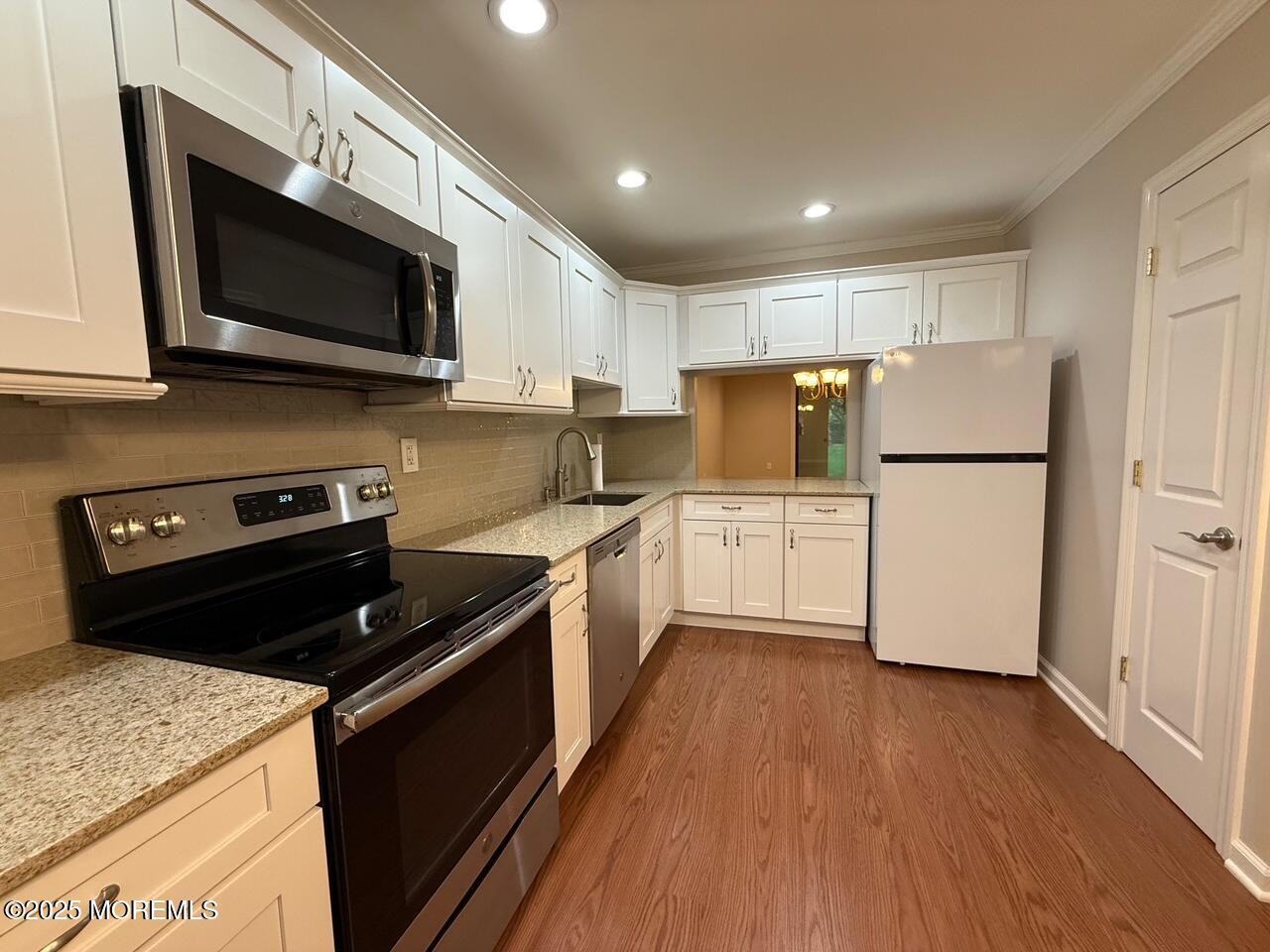 215 Medford Ct - Photo 3 of 22