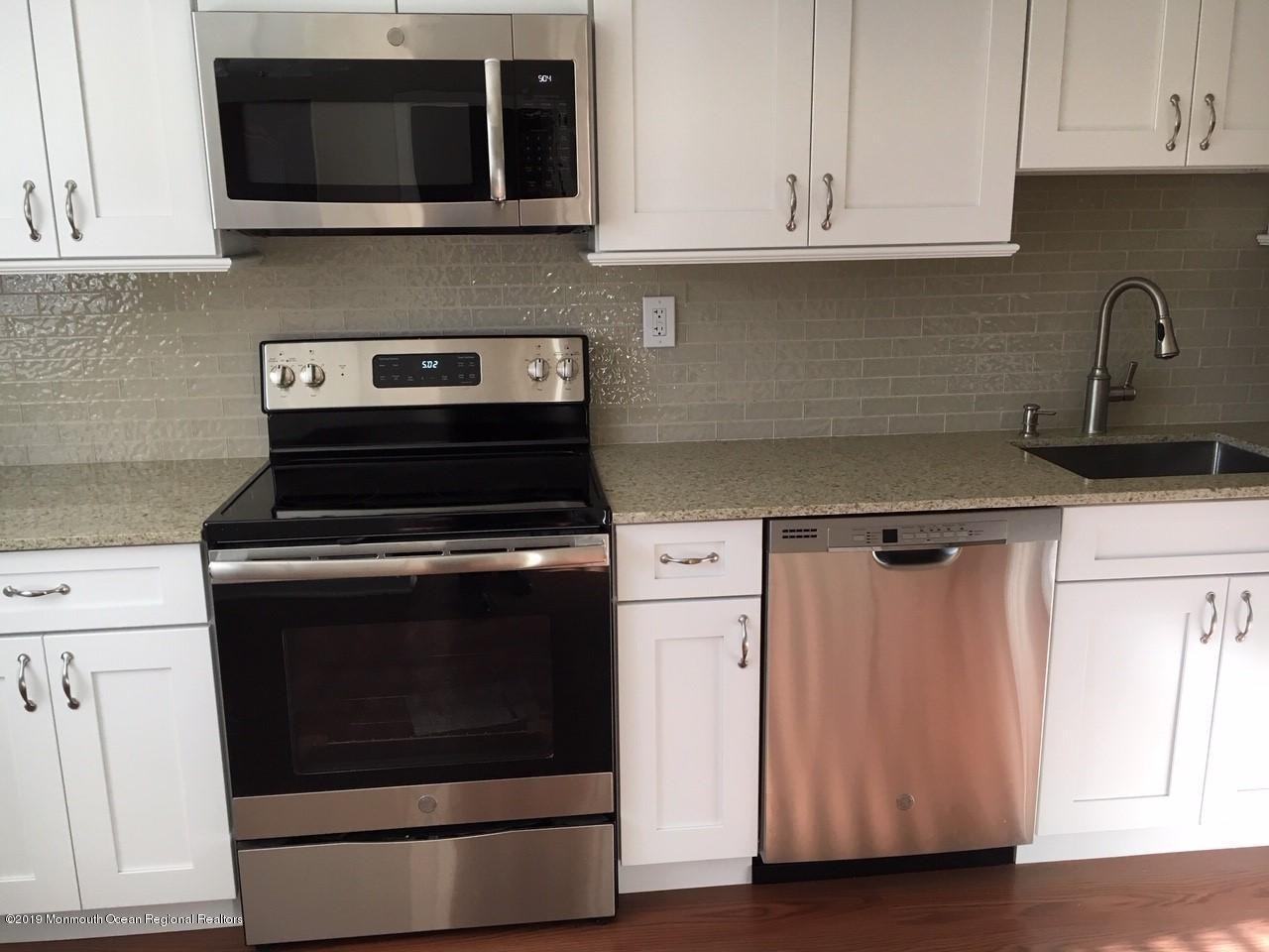 215 Medford Ct - Photo 4 of 22