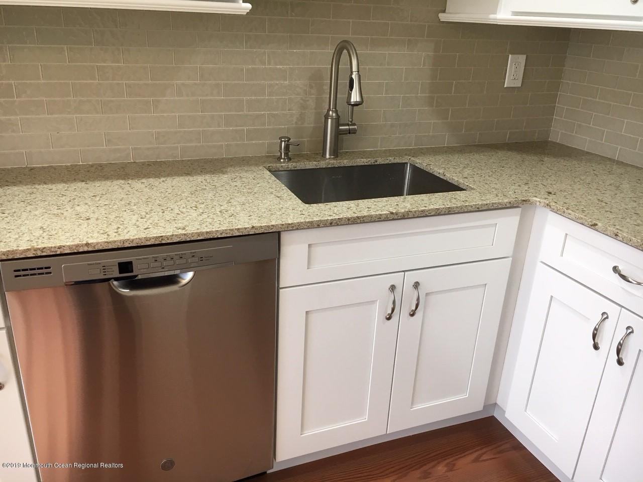 215 Medford Ct - Photo 5 of 22