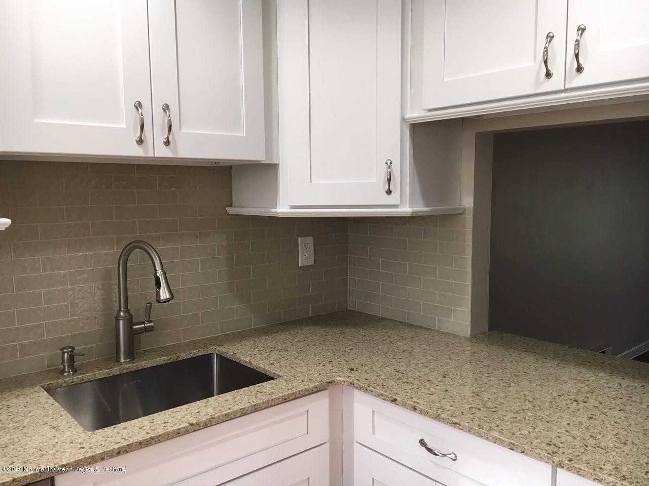 215 Medford Ct - Photo 6 of 22