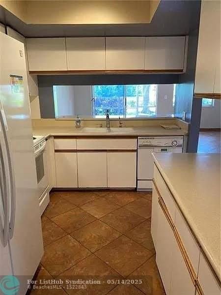 7952 Northwest 7th Court - Photo 5 of 18